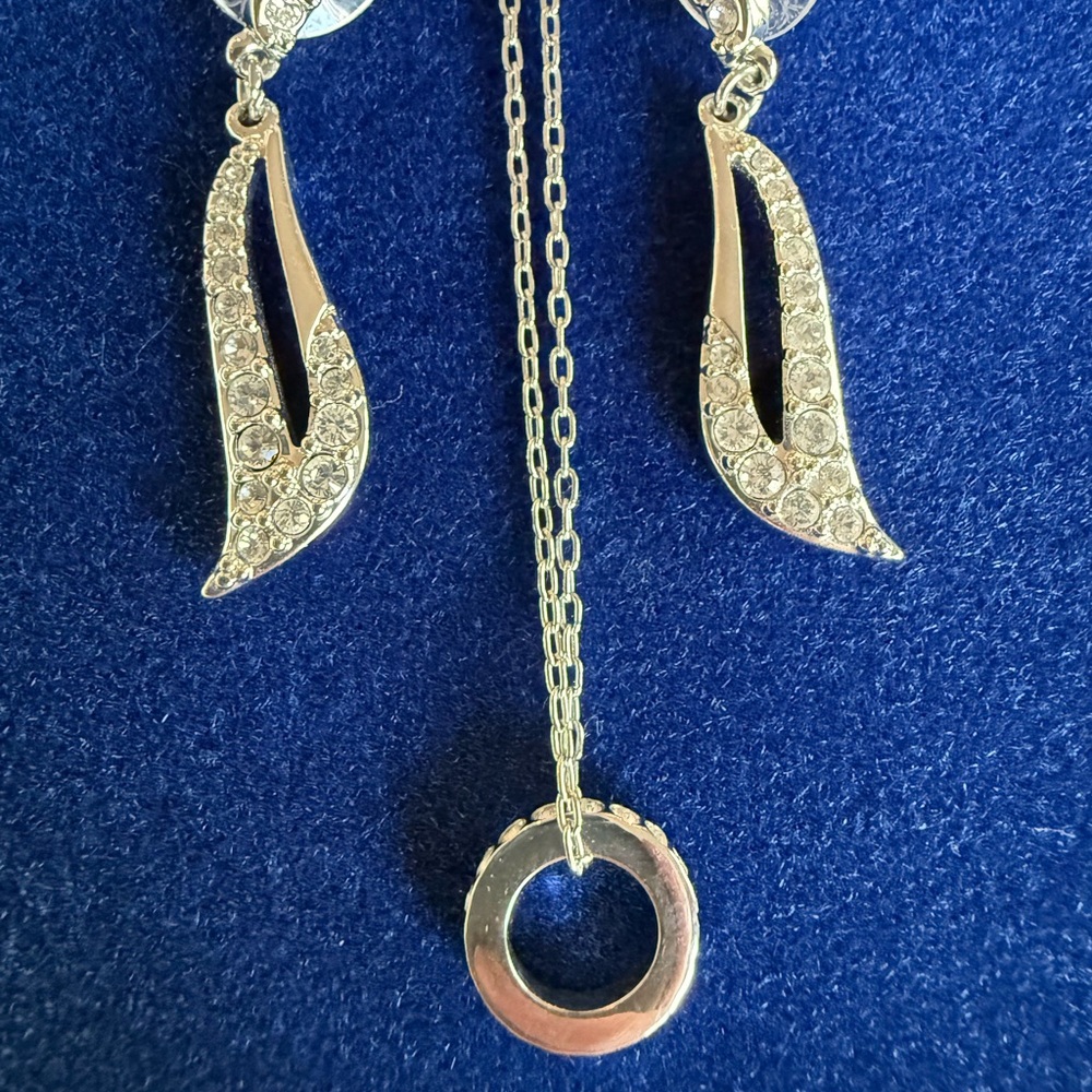 Swarovski Crystal Dangle Earrings and Circle Pendant necklace